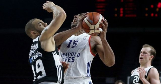 Anadolu Efes&#039;e 3 puan silme cezası