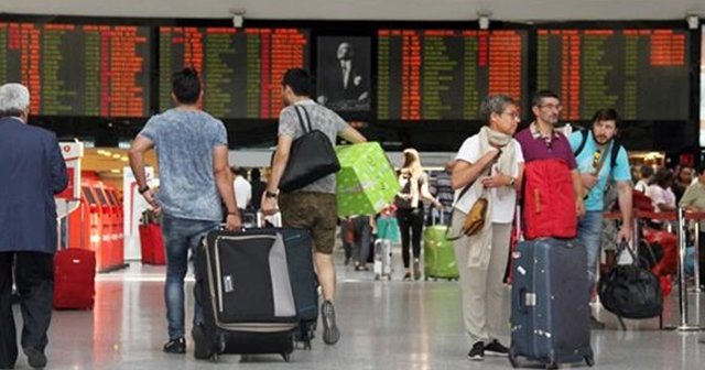 Atatürk Havalimanı’nda bayram yoğunluğu