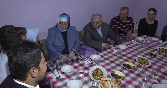 Başbakan Yıldırım’dan Sancaktepe’deki aileye iftar ziyareti