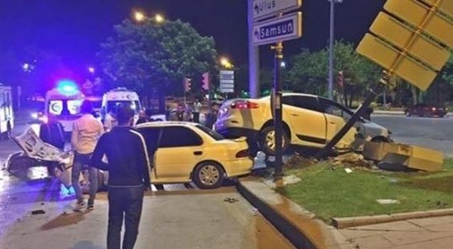 Başkentte gece yarısı trafik kazası: 4 yaralı