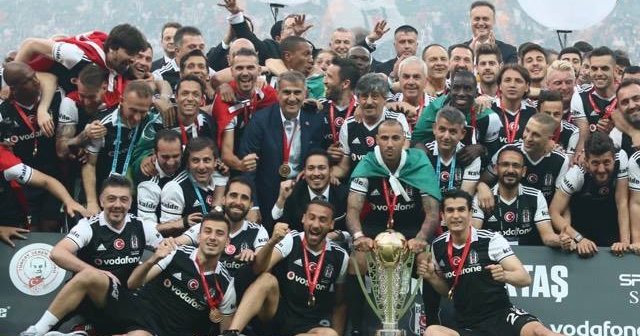 Beşiktaş şampiyonluk kupasını aldı