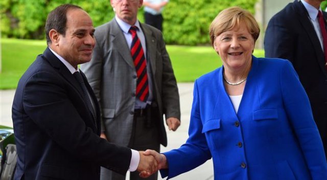 Darbeci Sisi ile Merkel görüştü