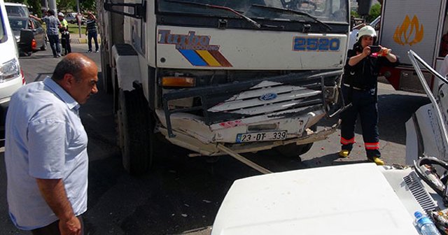 Elazığ&#039;da kaza: 1 ölü, 2 yaralı