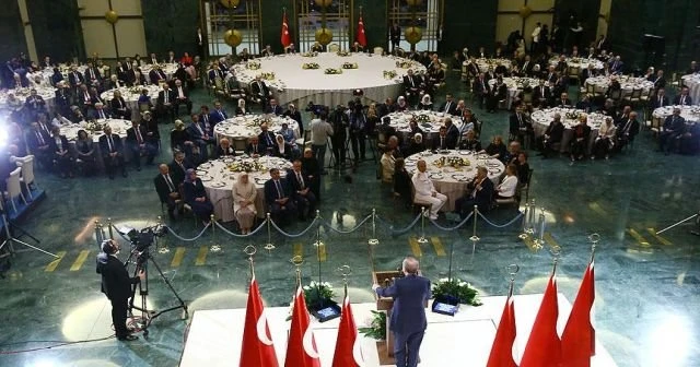 Erdoğan&#039;dan esnafa iftar daveti