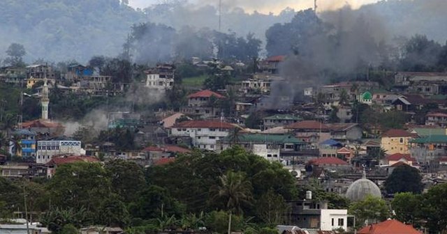 Filipinler&#039;de yüzlerce ölü var, DEAŞ ilerliyor