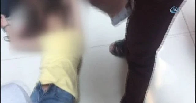 Genç kız AVM’de canına kıydı
