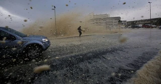 Güney Afrika'da şiddetli fırtına: 8 ölü!