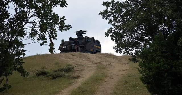 Hakkari&#039;de 4 terörist teslim oldu