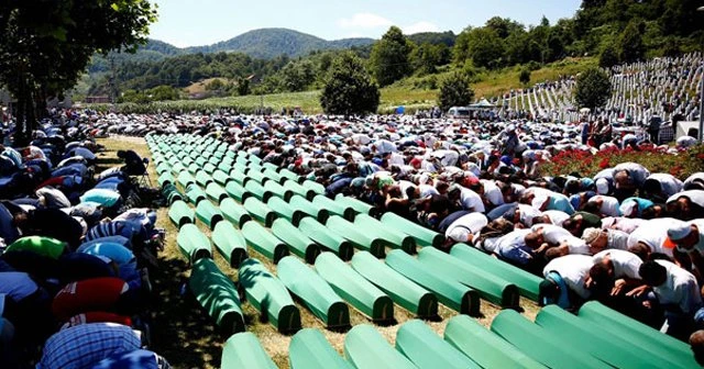 Hollanda&#039;dan flaş Srebrenitsa kararı