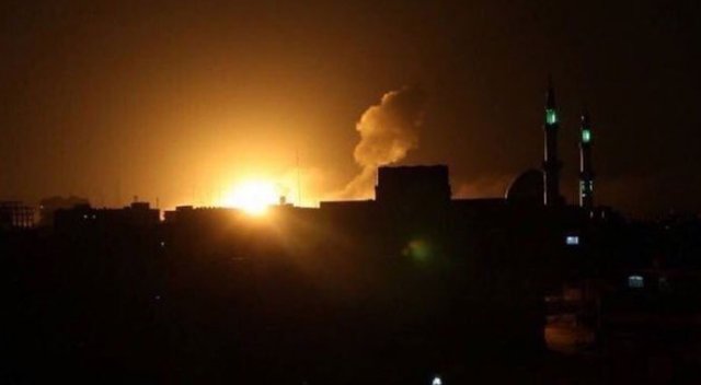 İsrail, Gazze&#039;ye bomba yağdırıyor
