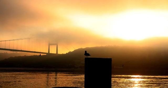 İstanbul Boğazı&#039;nda sis etkili oldu