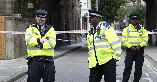 Londra&#039;da şüpheli araç kontrollü şekilde patlatıldı