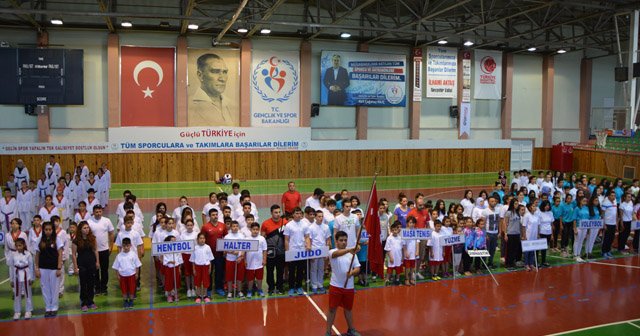 Nevşehir’de yaz spor okulları açıldı
