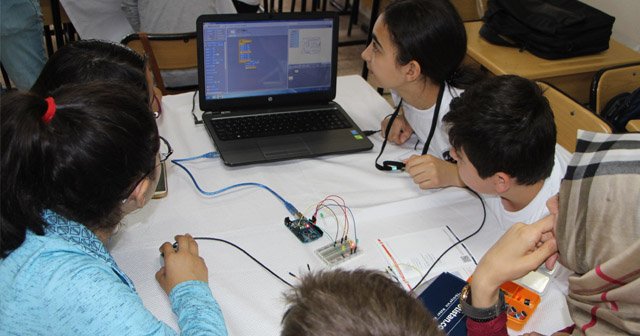 Öğrenciler elektronik devrelerini programladılar