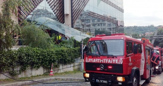 Ortaköy&#039;de AVM&#039;de korkutan yangın