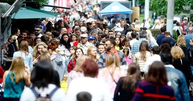 Ruslar yağmur dinlemedi Türkiye Festivali'ne koştu