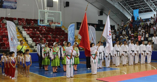 Spor merkezleri törenle açıldı