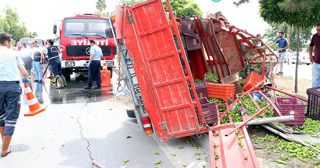 Tarım işçilerini taşıyan kamyonet kaza yaptı: 3 ölü, 5 yaralı