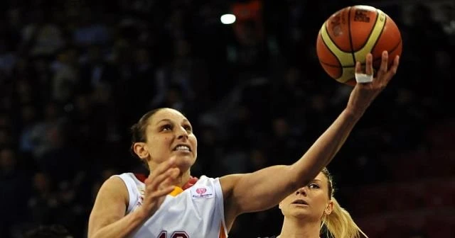 Taurasi WNBA tarihine geçti