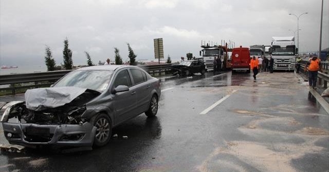 TEM'de 2 otomobille 1 tır birbirine girdi: 1 ölü, 4 yaralı