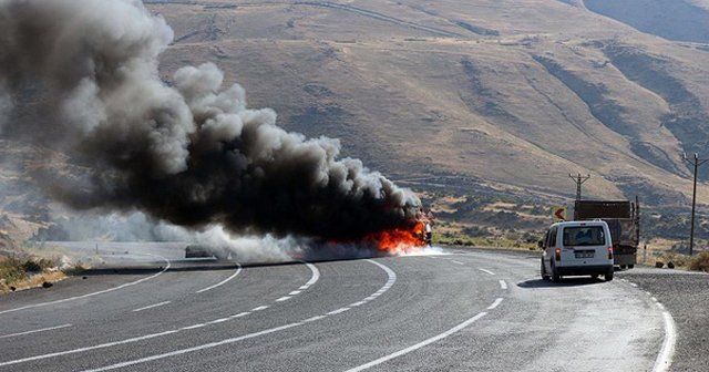 Tunceli&#039;de otomobili taranan öğretmen kayıp!