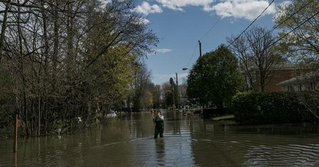 Uruguay&#039;da seller binlerce kişiyi yerinden etti