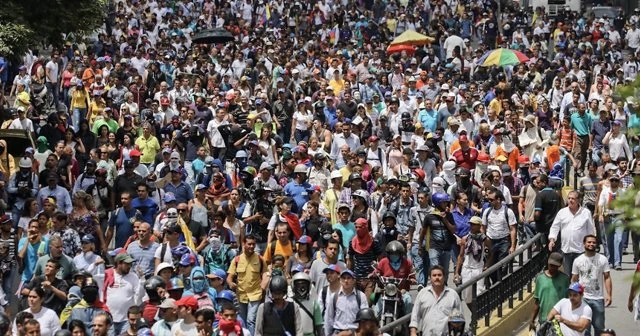 Venezuela’da muhalefet yeniden sokaklarda