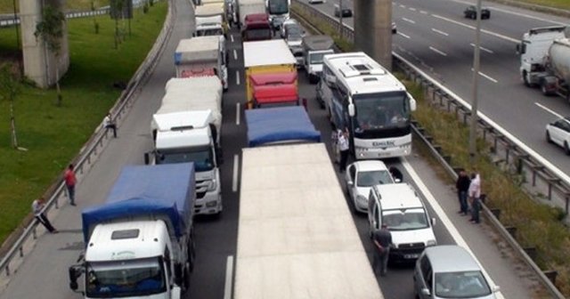 Yunanistan&#039;daki grev tır trafiğini etkileyecek