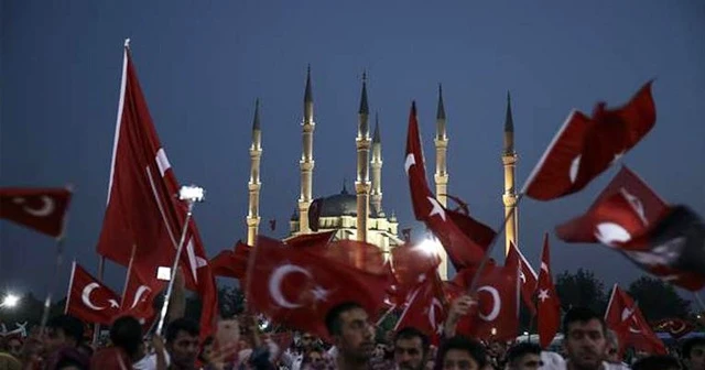 'Demokrasi nöbetleri' devam ediyor