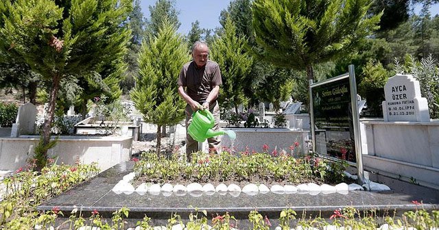 &#039;Herkesin yola bakan güzel bir mezarı olsun&#039; diye vakıf kurdu