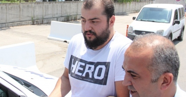 &#039;Hero&#039; yazılı tişörtle sınava girdi gözaltına alındı