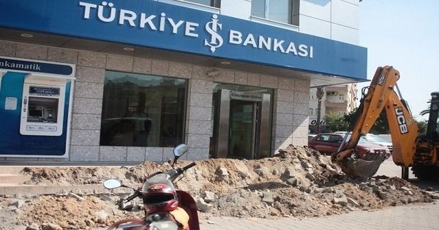 Adana&#039;da İş Bankası şubeleri neden ablukaya alındı