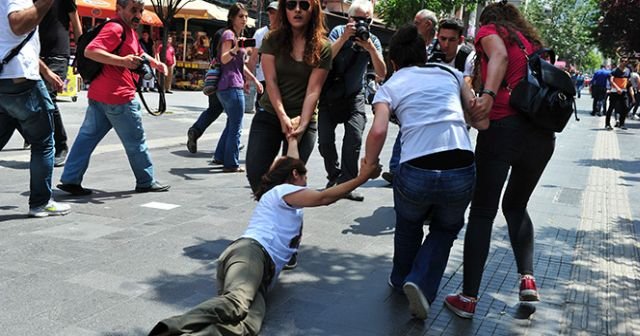 Ankara'da izinsiz eyleme polis müdahalesi: 4 gözaltı