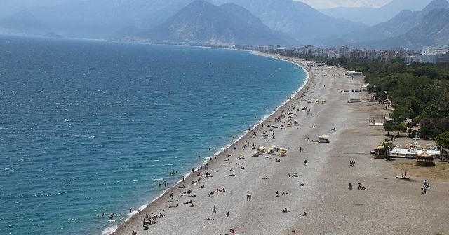 Antalya&#039;da 88 yılın en sıcak günü yaşandı