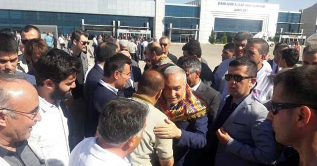 Bakan Fakıbaba, memleketinde zılgıt ve meşalelerle karşılandı