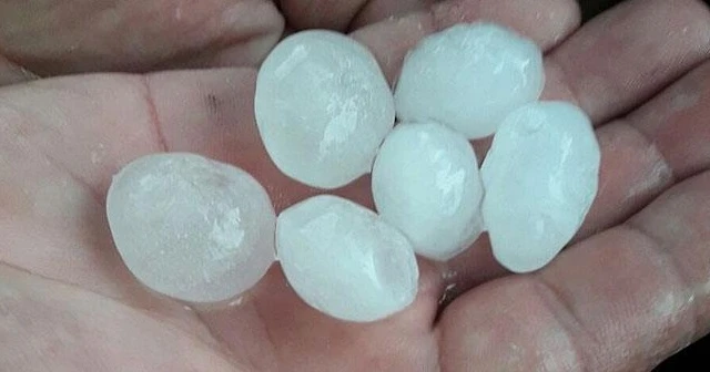 Balıkesir'de fırtına ve dolu etkili oldu