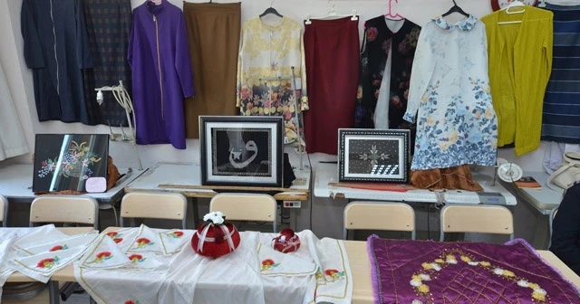 Bayanların açtığı el emeği göz nuru sergiler büyük ilgi görüyor
