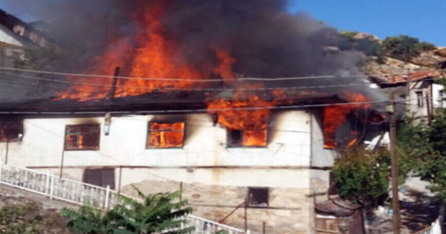 Beypazarı&#039;nda ev yangını: 4 yaralı