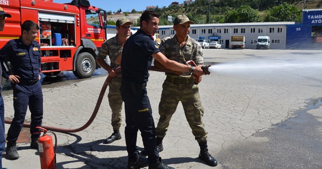 Bozüyük Belediyesi itfaiyesinden 6 askere yangın eğitimi