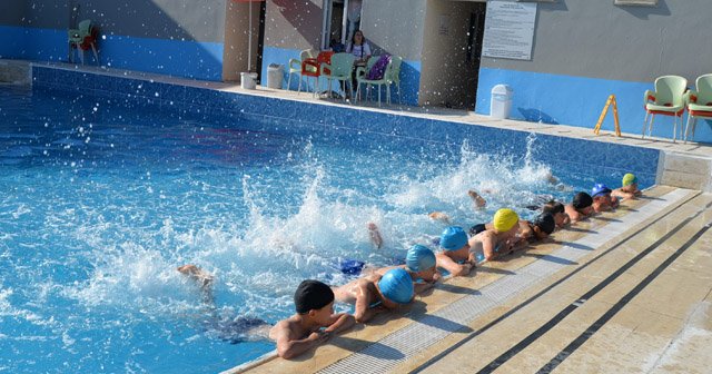 Bozüyük Belediyesi yüzme kursları başladı