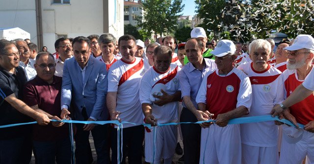 Bozüyük’e 1 sentetik futbol sahası, 2 tenis kortu daha