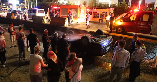 Bursa’da araç tramvay yoluna düştü: 2 ölü, 2 yaralı