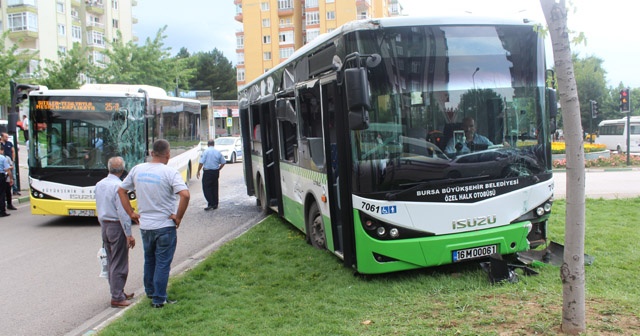 Bursa&#039;da yolcu otobüsleri çarpıştı: 4 yaralı