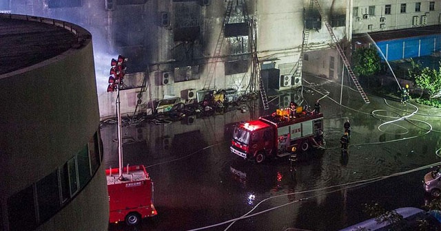 Çin&#039;de bina yangını: 22 ölü