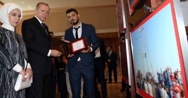 Cumhurbaşkanı Erdoğan&#039;dan İHA muhabirine ödül