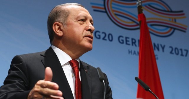 Demirtaş&#039;ı soran Kürt gazeteciye Erdoğan&#039;dan cevap: Teröristtir!