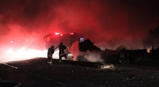 Denizli&#039;de yakıt tankeri patladı: 3 ölü