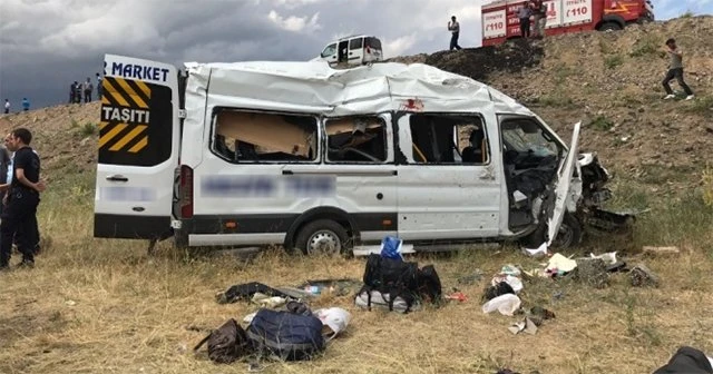Düğün yolunda feci kaza: 1 ölü, 10 yaralı