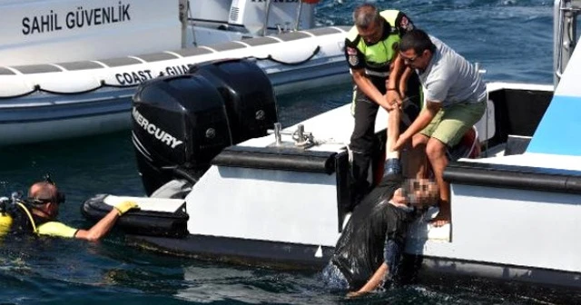 Düştüğü denizden hareketsiz çıkarılan genç adam, hastanede yaşama döndürüldü