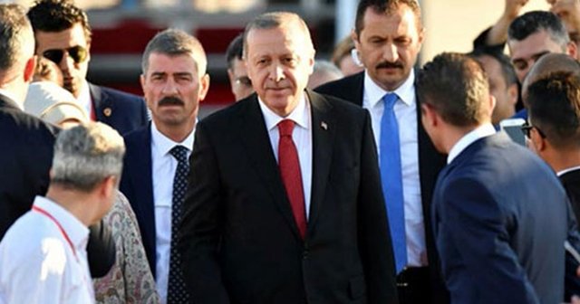 Erdoğan, Almanya&#039;da çoşkuyla karşılandı